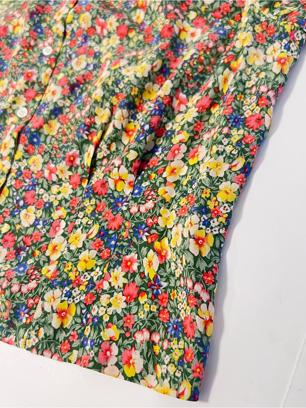 Doen Bel Top  Silk Green Valley Floral Short Sleeve Sz S - Picture 8 of 8